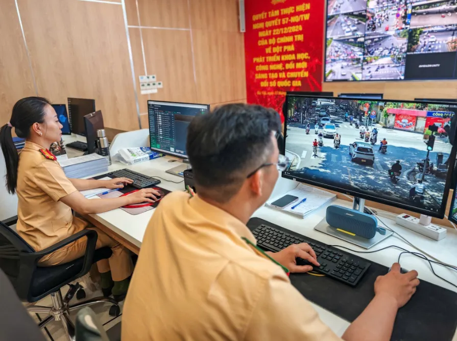 Camera AI ở Hà Nội phát hiện hơn 2.000 trường hợp vi phạm giao thông trong 1 tháng- Ảnh 1.