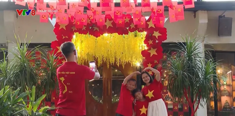 Khi lá cờ đi vào đời sống- Ảnh 3. Khi lá cờ đi vào đời sống- Ảnh 3.