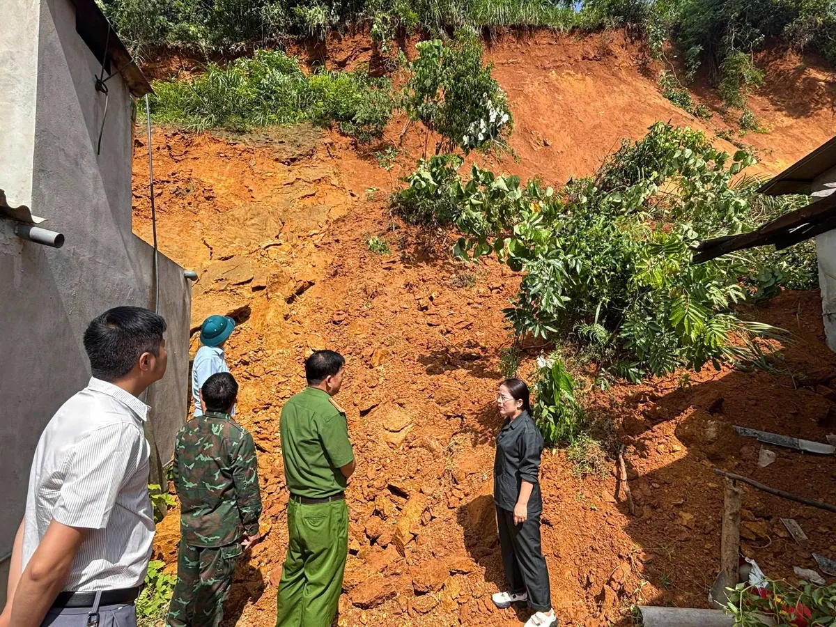 Th&aacute;i Nguy&ecirc;n: Khẩn trương di dời c&aacute;c hộ d&acirc;n khỏi v&ugrave;ng sạt lở đất nguy hiểm - Ảnh 1.