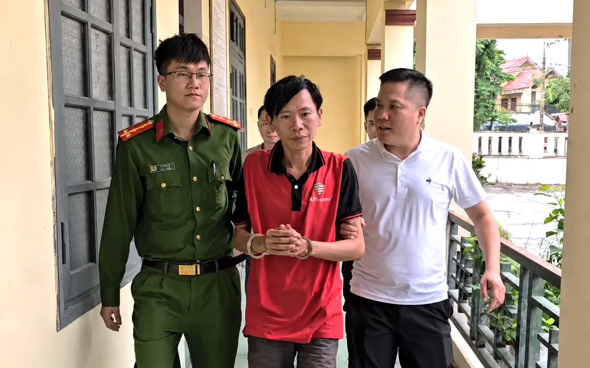 Bắt giữ đối tượng Huỳnh Ngọc Hiền. Ảnh: Công an tỉnh Thanh Hóa