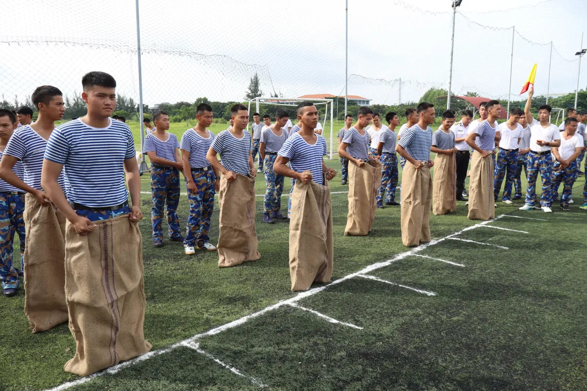 V&ugrave;ng 2 Hải qu&acirc;n s&ocirc;i nổi hoạt động mừng Quốc kh&aacute;nh 2/9 - Ảnh 2.
