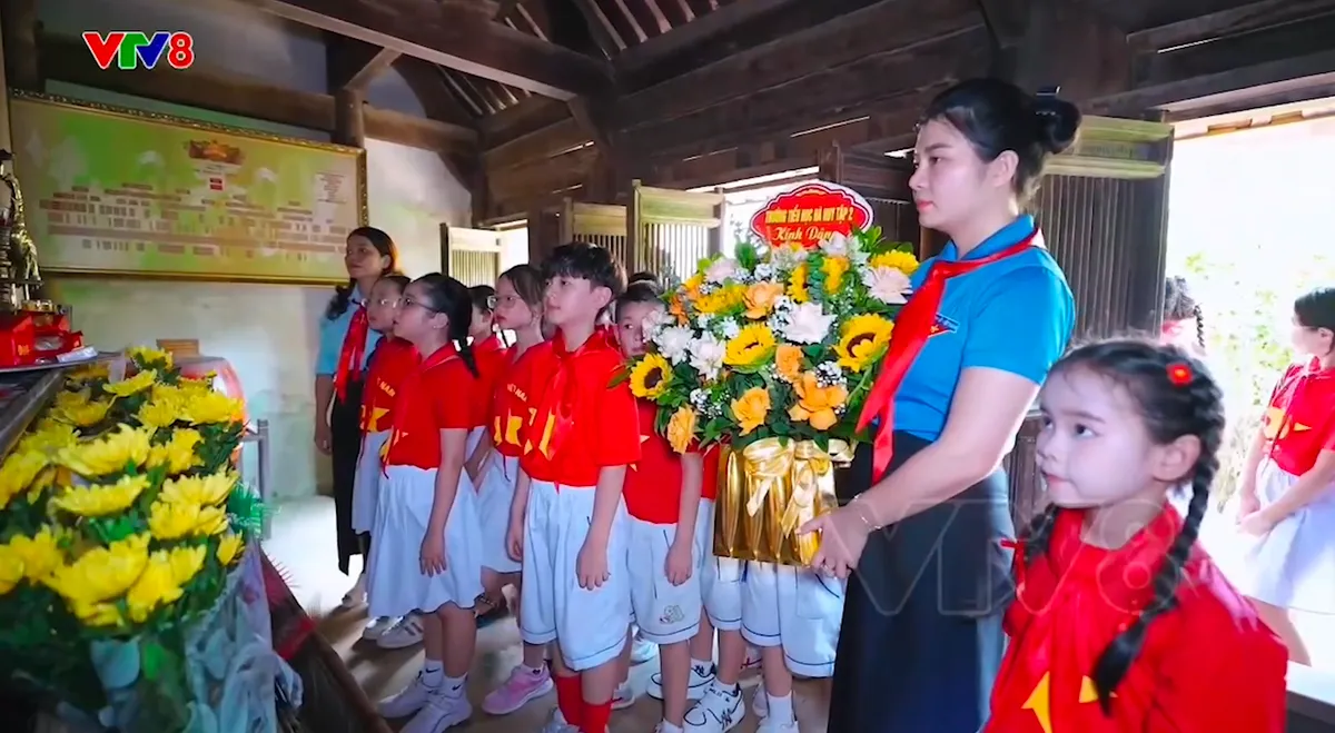 Lễ Giỗ Bác lần thứ 57 tại Kim Liên: Sự giao thoa đặc biệt giữa lòng tri ân và niềm tự hào dân tộc- Ảnh 9. Lễ Giỗ Bác lần thứ 57 tại Kim Liên: Sự giao thoa đặc biệt giữa lòng tri ân và niềm tự hào dân tộc- Ảnh 9.