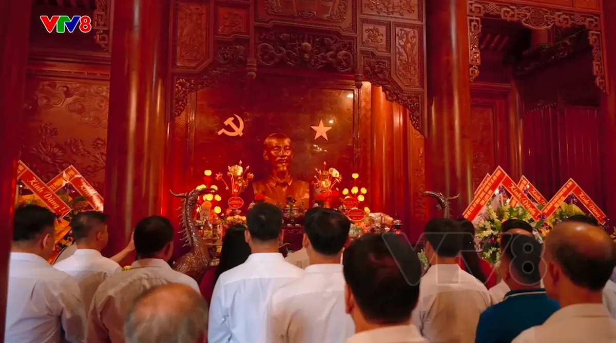 Lễ Giỗ Bác lần thứ 57 tại Kim Liên: Sự giao thoa đặc biệt giữa lòng tri ân và niềm tự hào dân tộc- Ảnh 8. Lễ Giỗ Bác lần thứ 57 tại Kim Liên: Sự giao thoa đặc biệt giữa lòng tri ân và niềm tự hào dân tộc- Ảnh 8.