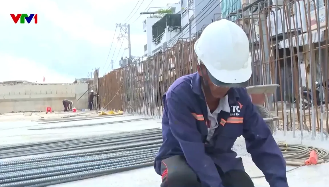 Thi c&ocirc;ng xuy&ecirc;n lễ tr&ecirc;n c&aacute;c c&ocirc;ng tr&igrave;nh trọng điểm ở TP Hồ Ch&iacute; Minh - Ảnh 1.