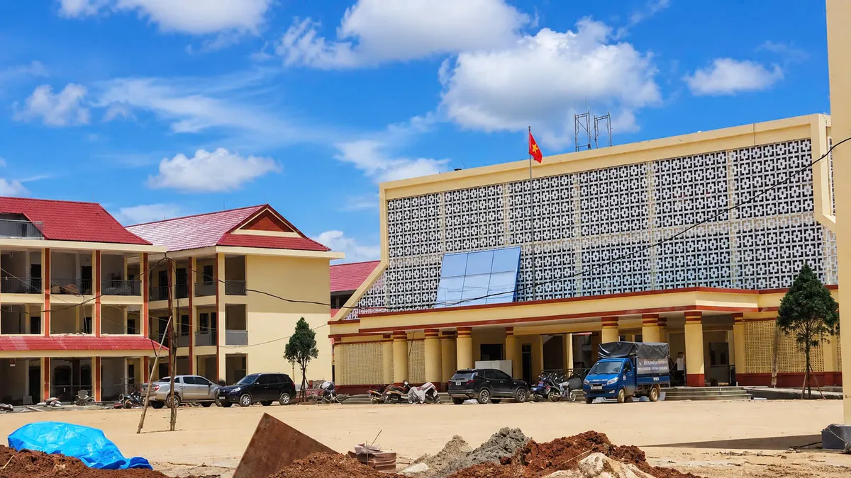 Chạy đua 80 ngày đêm đưa trường học vùng biên về đích - Ảnh 4.
