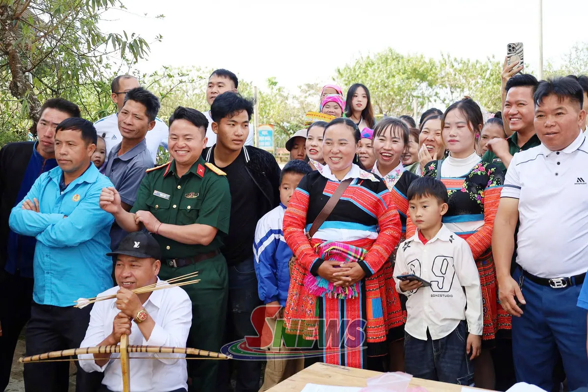 L&ecirc;n v&ugrave;ng cao Sơn La h&ograve;a m&igrave;nh v&agrave;o Tết Độc lập c&ugrave;ng đồng b&agrave;o M&ocirc;ng - Ảnh 7.