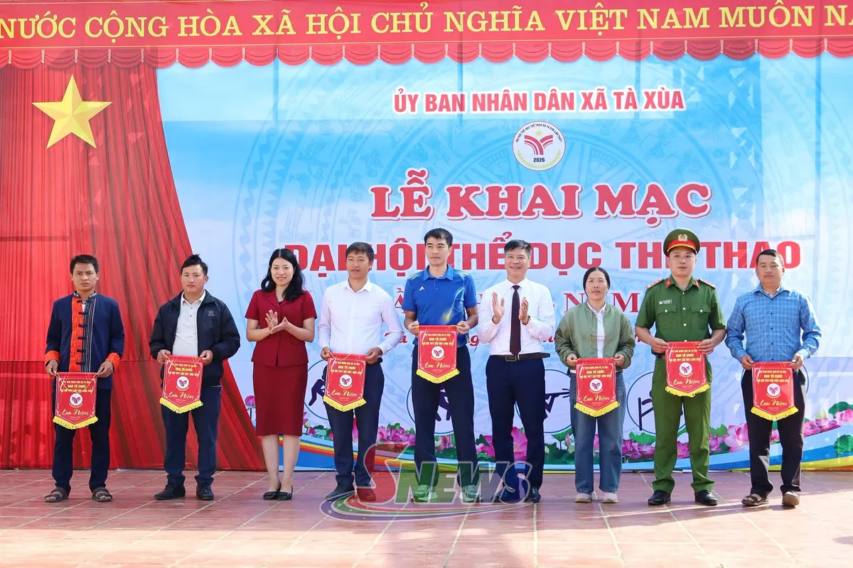 L&ecirc;n v&ugrave;ng cao Sơn La h&ograve;a m&igrave;nh v&agrave;o Tết Độc lập c&ugrave;ng đồng b&agrave;o M&ocirc;ng - Ảnh 8.