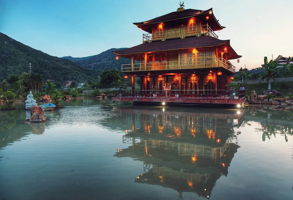 Ninh Bình “bùng nổ” du lịch trong kỳ nghỉ Quốc khánh 2/9 - Ảnh 4.