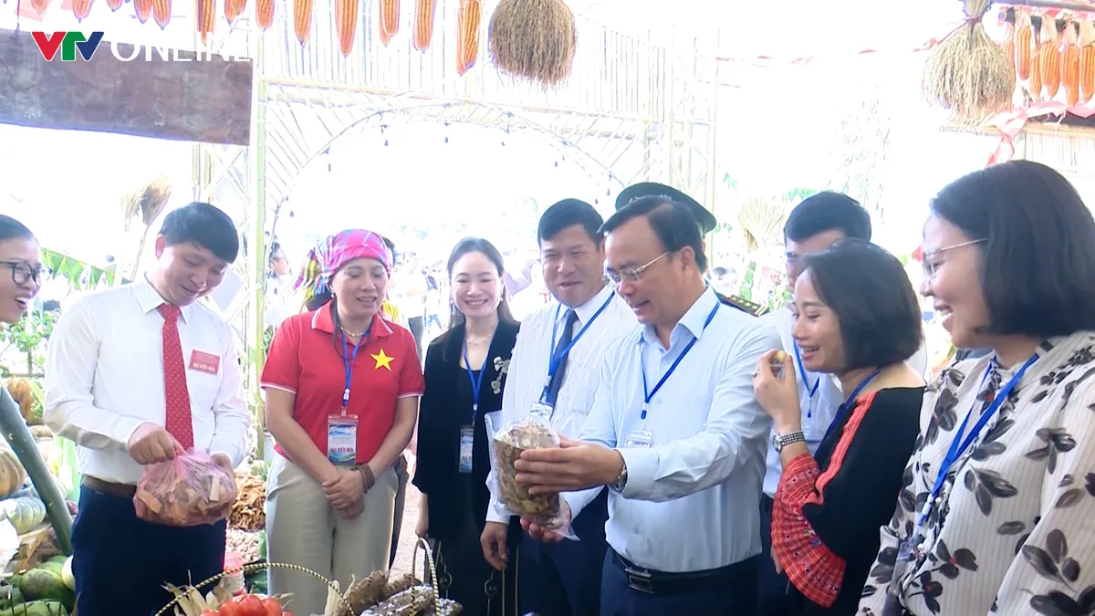 Lên vùng cao Sơn La hòa mình vào Tết Độc lập cùng đồng bào Mông - Ảnh 2.