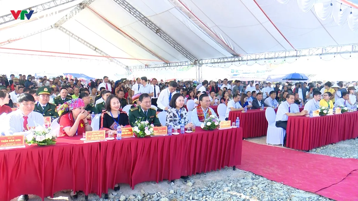 Lên vùng cao Sơn La hòa mình vào Tết Độc lập cùng đồng bào Mông - Ảnh 1.