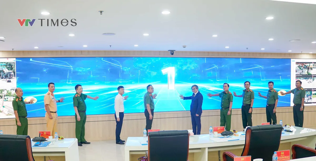 Công an Hà Nội ra mắt 3 sản phẩm chuyển đổi số bảo đảm an ninh, trật tự - Ảnh 1.