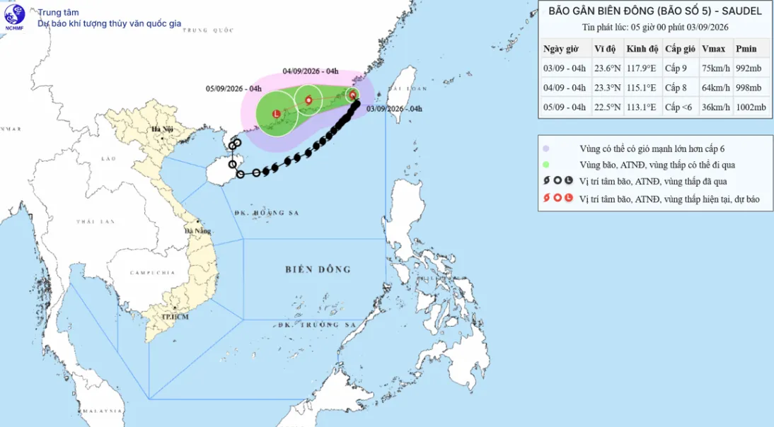 Bão số 5 đi ra ngoài Biển Đông, vùng gần tâm bão sóng biển cao đến 5 m - Ảnh 1.