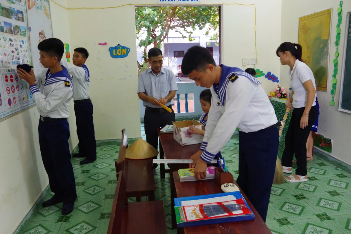 Rộn rã không khí chuẩn bị cho năm học mới nơi đầu sóng Trường Sa - Ảnh 4.