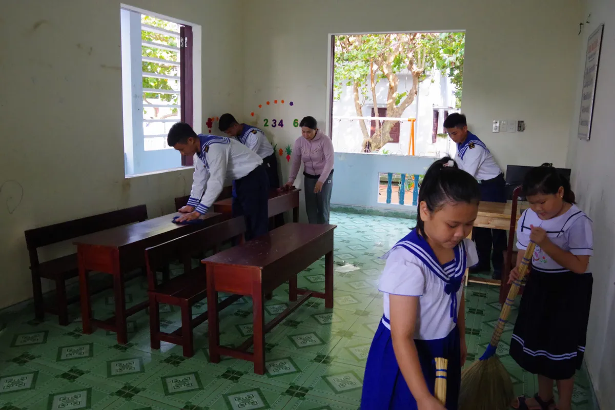 Rộn rã không khí chuẩn bị cho năm học mới nơi đầu sóng Trường Sa - Ảnh 1.
