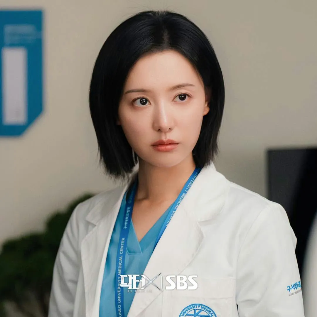 "Nữ hoàng nước mắt" Kim Ji Won "lột xác" sau 2 năm - Ảnh 1.