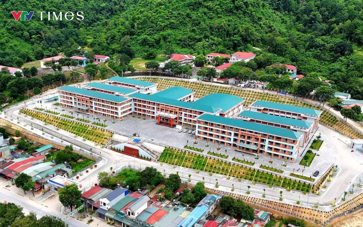 Trường Phổ thông Dân tộc nội trú liên cấp Tiểu học và THCS Phong Thổ sẵn sàng đón học sinh vào năm học mới. Ảnh: TT