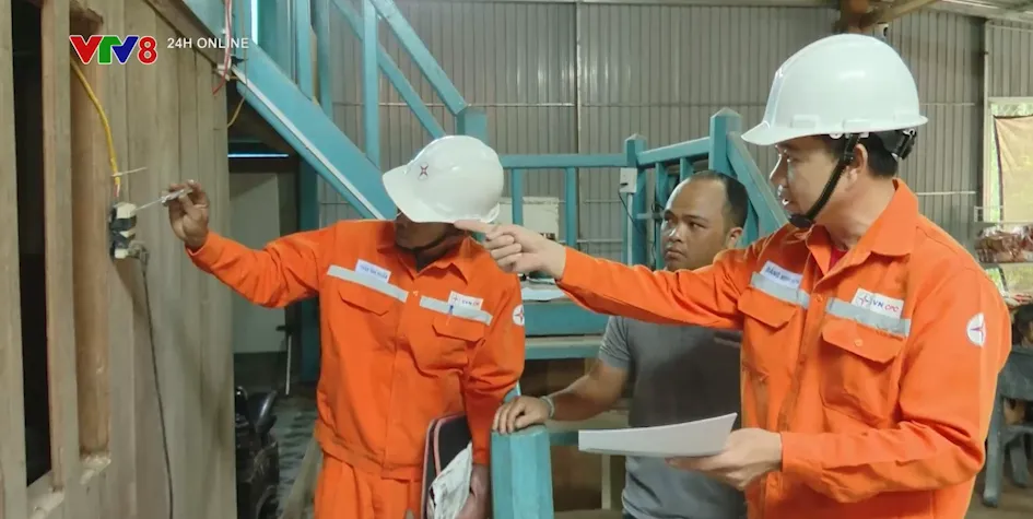 Đảm bảo điện cho bà con biên giới tỉnh Quảng Trị- Ảnh 2. Đảm bảo điện cho bà con biên giới tỉnh Quảng Trị- Ảnh 2.