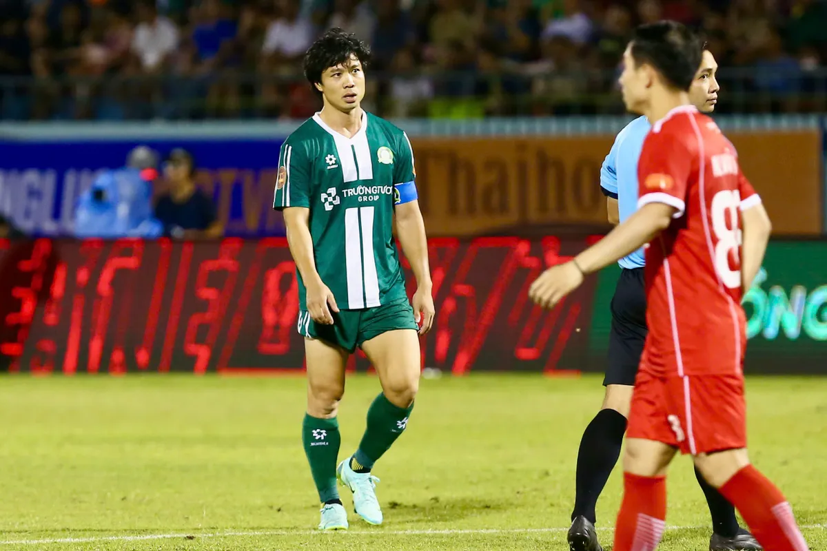Công Phượng trở lại sau 1.400 ngày vắng bóng ở V.League- Ảnh 3.