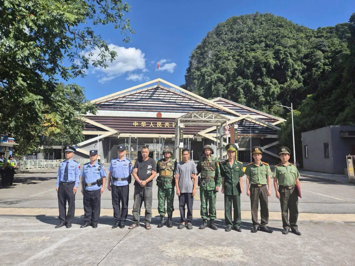 Bắt nghi phạm người nước ngo&agrave;i giết người lẩn trốn sang l&atilde;nh thổ Việt Nam - Ảnh 1.