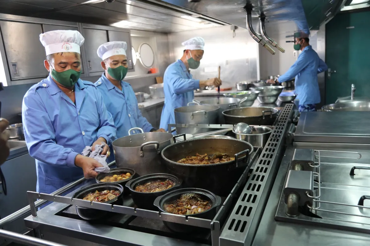Chung tay xây dựng các vùng biển hòa bình, ổn định, thịnh vượng, an ninh, an toàn, hợp tác và phát triển- Ảnh 3.