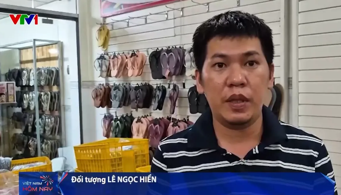TP Hồ Chí Minh: Triệt phá nhiều đường dây buôn bán dép giả, thu giữ hàng chục nghìn đôi dép giả nhãn hiệu - Ảnh 1.