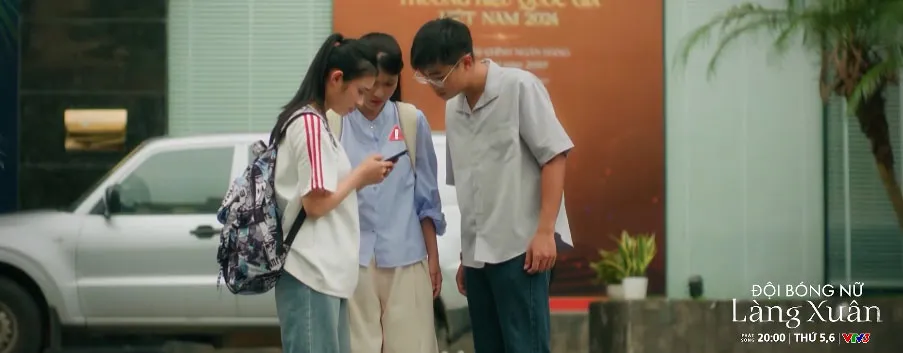 Đội bóng nữ làng Xuân - Tập 2: Cãi lời bố, Minh ăn ngay cú lừa đầu tiên - Ảnh 2.