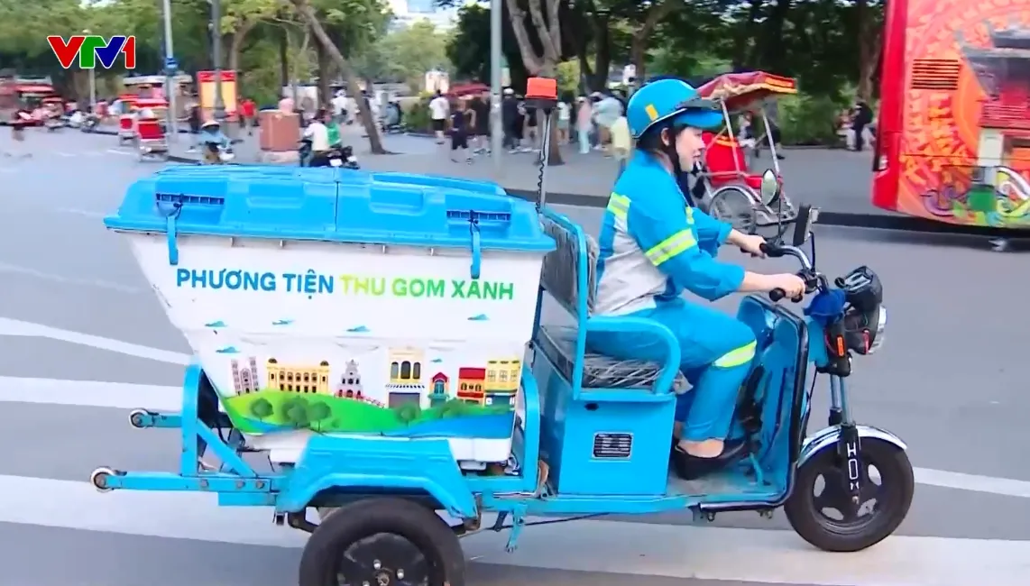 Hà Nội thí điểm dùng xe điện thu gom và vận chuyển rác - Ảnh 1.