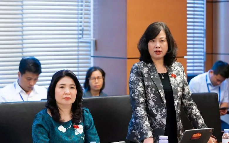 Bộ trưởng Bộ Y tế Đào Hồng Lan tham gia thảo luận Tổ tại Kỳ họp không thường lệ lần thứ Nhất, Quốc hội khóa XVI. Ảnh: Bộ Y tế
