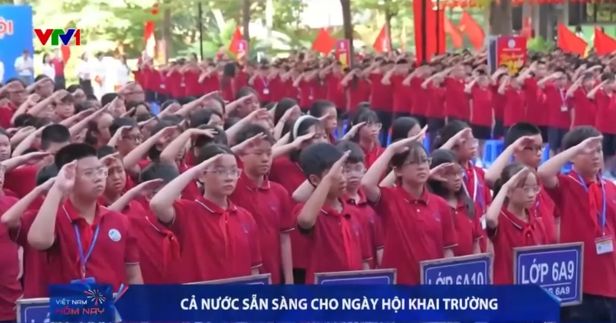 Không khí ngày hội khai trường rộn ràng trên cả nước - Ảnh 1.