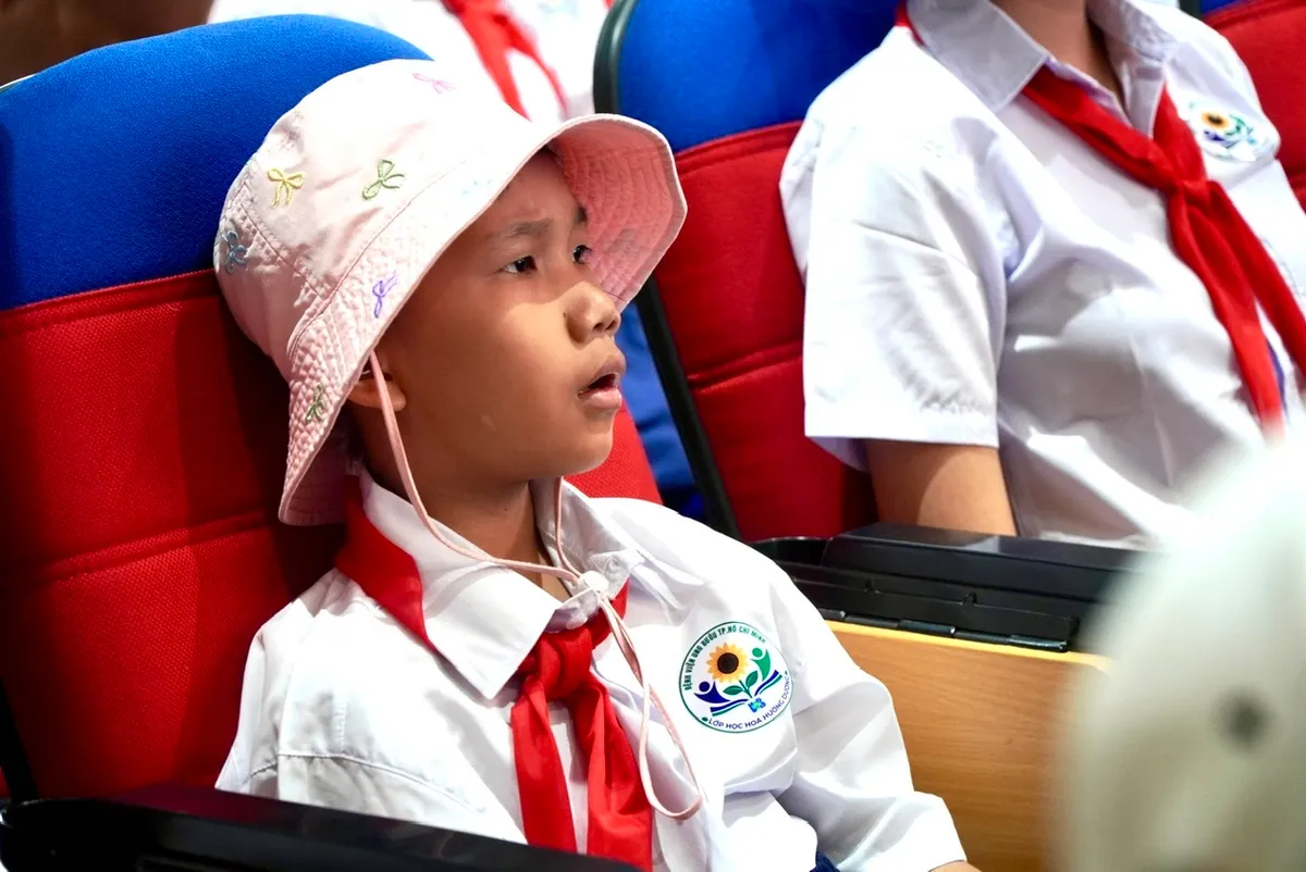Lễ khai giảng đặc biệt của bệnh nhi ung thư- Ảnh 14.