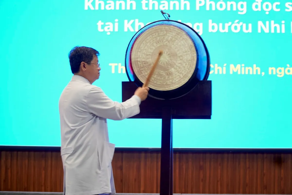 Lễ khai giảng đặc biệt của bệnh nhi ung thư- Ảnh 4.