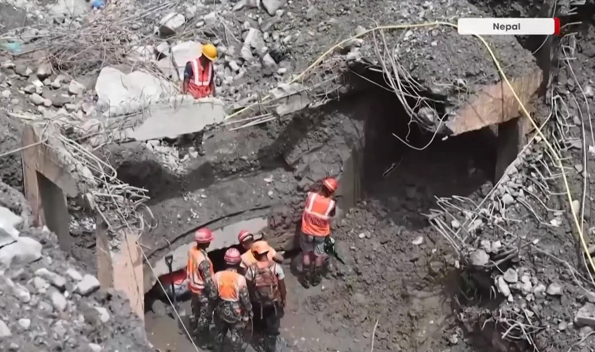 Hy vọng mong manh sau thảm họa lũ quét tại Nepal- Ảnh 1.