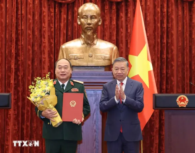 Trao Quyết định thăng qu&acirc;n h&agrave;m Thượng tướng cho đồng ch&iacute; L&ecirc; Quang Đạo - Ảnh 1.