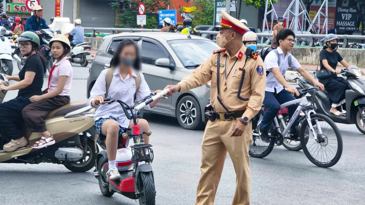 Hà Nội bảo đảm giao thông an toàn, thông suốt trong ngày khai giảng - Ảnh 8.