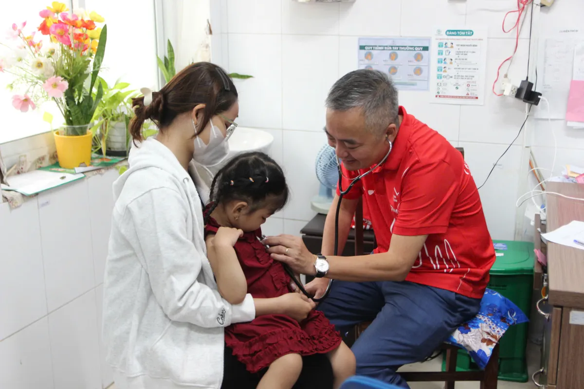 Khám sàng lọc miễn phí, trao cơ hội điều trị tim bẩm sinh cho trẻ em Thành phố Hồ Chí Minh - Ảnh 2.