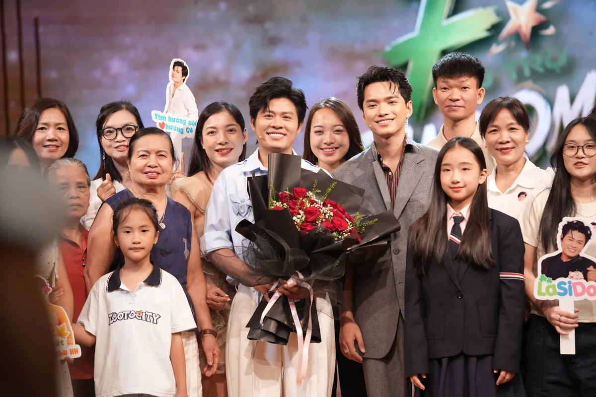&ldquo;Cỗ m&aacute;y tạo hit&rdquo; Nguyễn Văn Chung xuất hiện trong Vũ trụ Fandom - Ảnh 1.