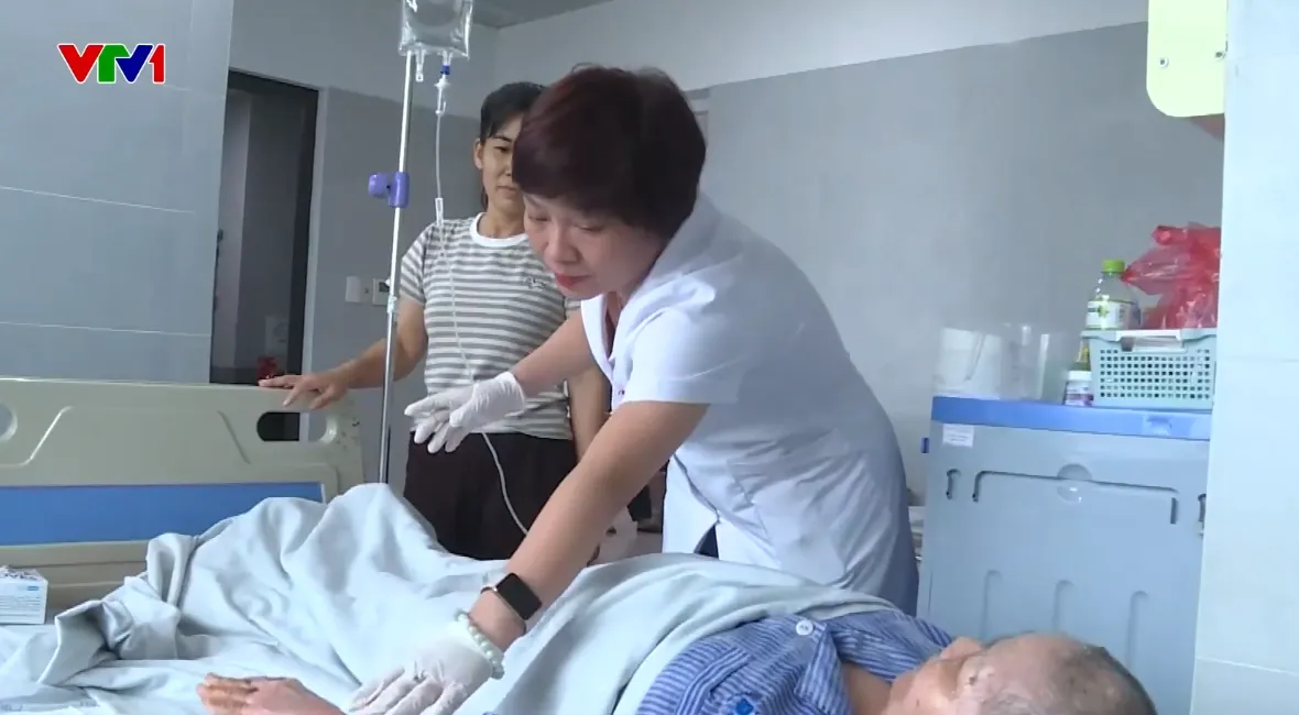 Biến chứng nặng v&igrave; tự &yacute; d&ugrave;ng thuốc đ&ocirc;ng y kh&ocirc;ng r&otilde; nguồn gốc - Ảnh 1.