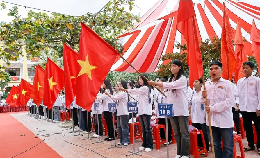 Chủ tịch Quốc hội Trần Thanh Mẫn dự Lễ khai giảng năm học mới tại Hưng Yên - Ảnh 4.