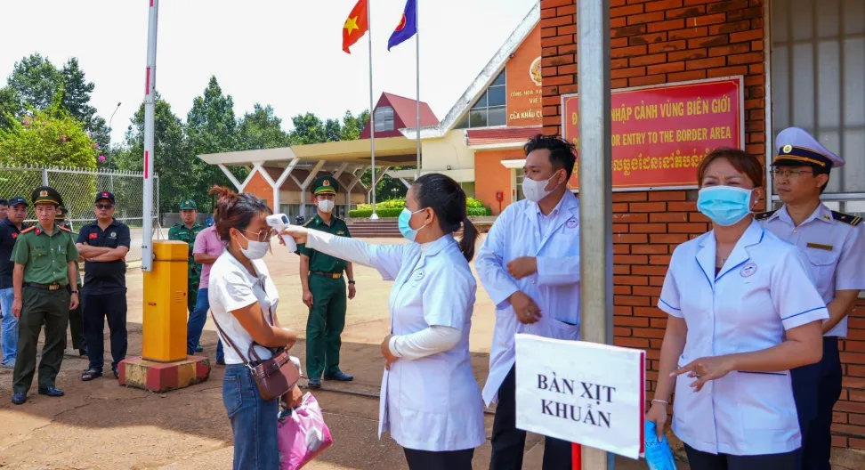 Tiếp nhận 86 c&ocirc;ng d&acirc;n Việt Nam nghi hoạt động lừa đảo ở Campuchia - Ảnh 2.