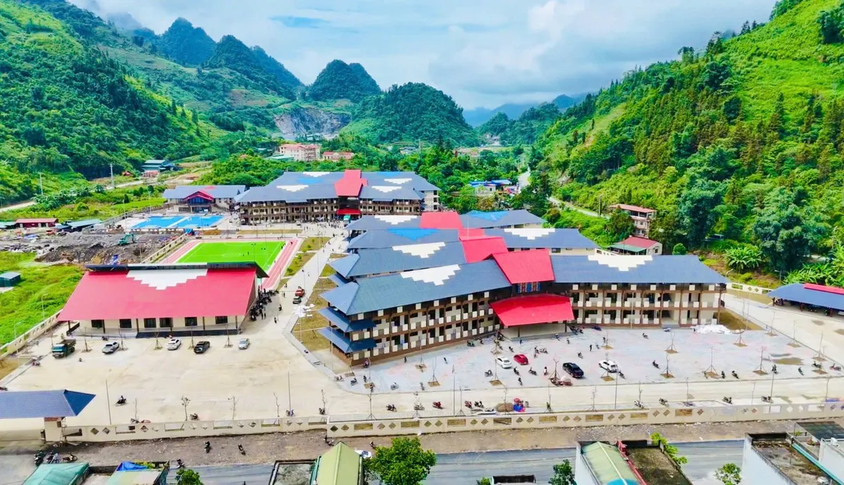 TRỰC TIẾP: Cầu truyền hình Lễ Khai giảng năm học 2026 - 2027 và Khánh thành các trường nội trú liên cấp - Ảnh 3.