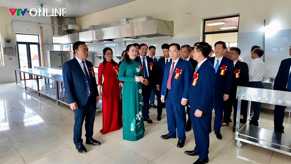 Ph&oacute; Chủ tịch nước V&otilde; Thị &Aacute;nh Xu&acirc;n dự khai giảng tại trường nội tr&uacute; v&ugrave;ng bi&ecirc;n Sơn La - Ảnh 8.