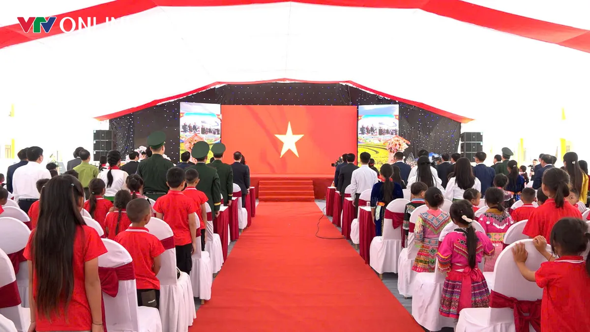 Ph&oacute; Chủ tịch nước V&otilde; Thị &Aacute;nh Xu&acirc;n dự khai giảng tại trường nội tr&uacute; v&ugrave;ng bi&ecirc;n Sơn La - Ảnh 4.