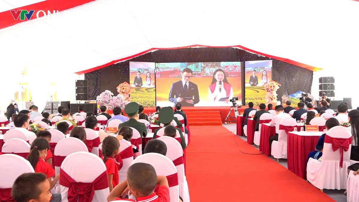 Ph&oacute; Chủ tịch nước V&otilde; Thị &Aacute;nh Xu&acirc;n dự khai giảng tại trường nội tr&uacute; v&ugrave;ng bi&ecirc;n Sơn La - Ảnh 1.
