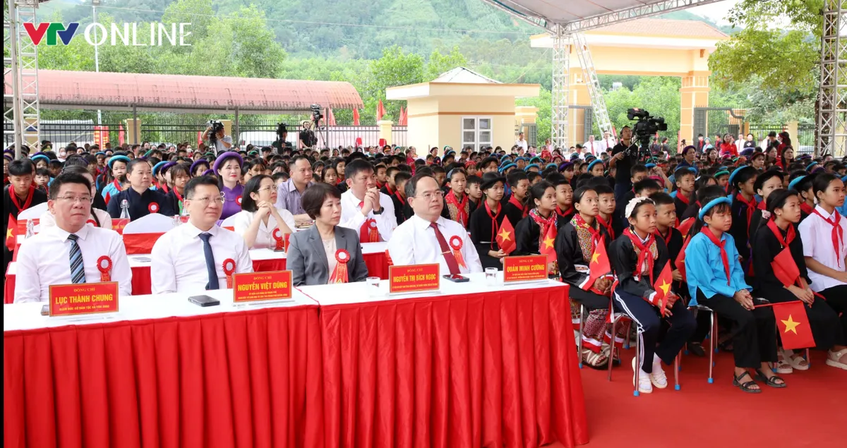 Quảng Ninh chăm lo gần 372.000 học sinh bước vào năm học mới - Ảnh 6.