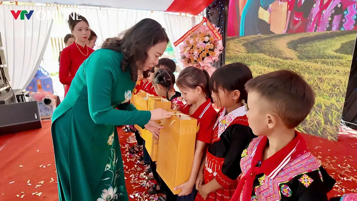 Ph&oacute; Chủ tịch nước V&otilde; Thị &Aacute;nh Xu&acirc;n dự khai giảng tại trường nội tr&uacute; v&ugrave;ng bi&ecirc;n Sơn La - Ảnh 6.