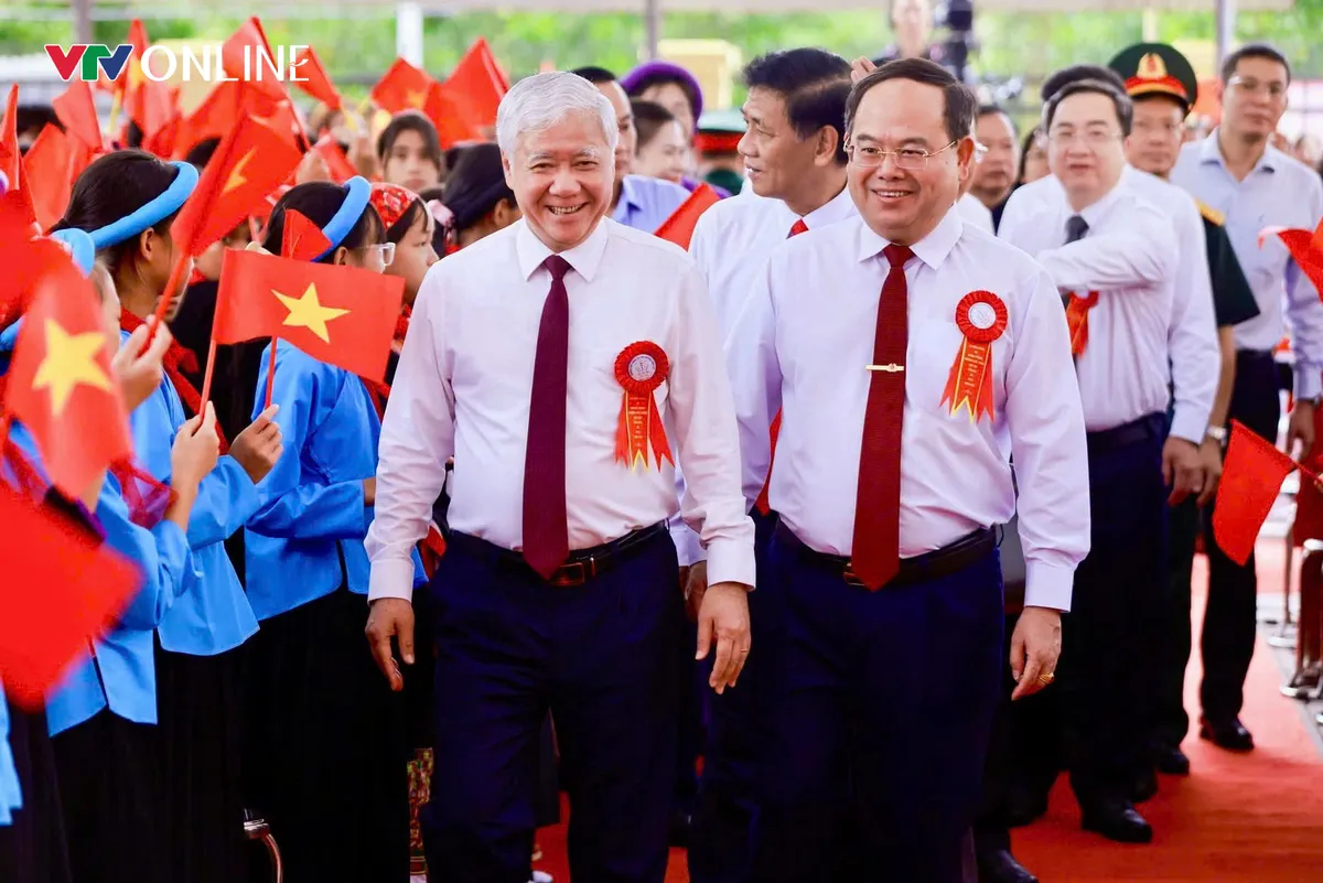 Quảng Ninh chăm lo gần 372.000 học sinh bước vào năm học mới - Ảnh 1.