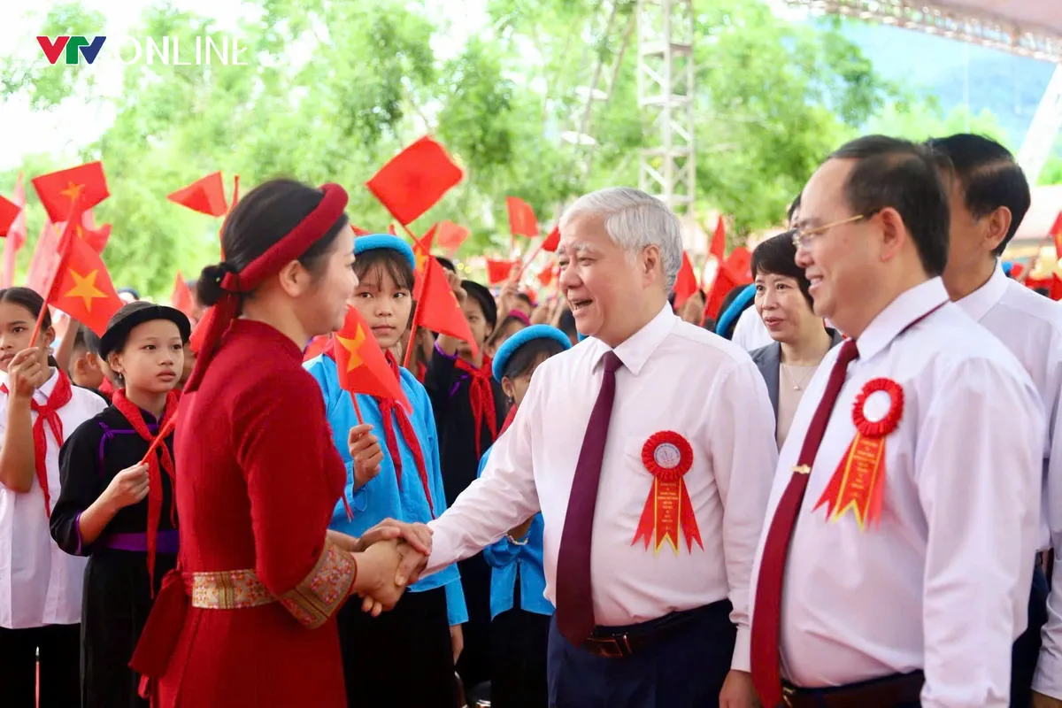 Quảng Ninh chăm lo gần 372.000 học sinh bước vào năm học mới - Ảnh 2.