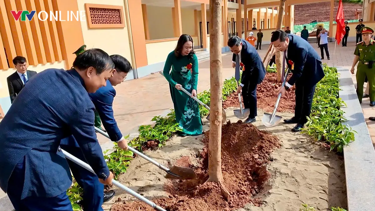 Ph&oacute; Chủ tịch nước V&otilde; Thị &Aacute;nh Xu&acirc;n dự khai giảng tại trường nội tr&uacute; v&ugrave;ng bi&ecirc;n Sơn La - Ảnh 9.