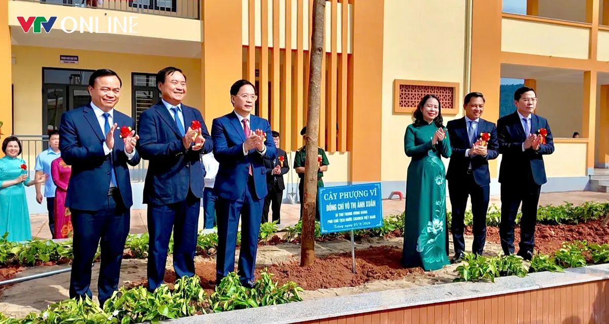Ph&oacute; Chủ tịch nước V&otilde; Thị &Aacute;nh Xu&acirc;n dự khai giảng tại trường nội tr&uacute; v&ugrave;ng bi&ecirc;n Sơn La - Ảnh 10.