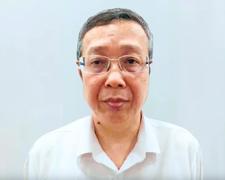 Kỷ luật buộc th&ocirc;i việc Thứ trưởng Bộ N&ocirc;ng nghiệp v&agrave; M&ocirc;i trường Ho&agrave;ng Trung - Ảnh 1.